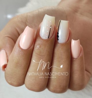 unhas decoradas rosa bebê e branco renda