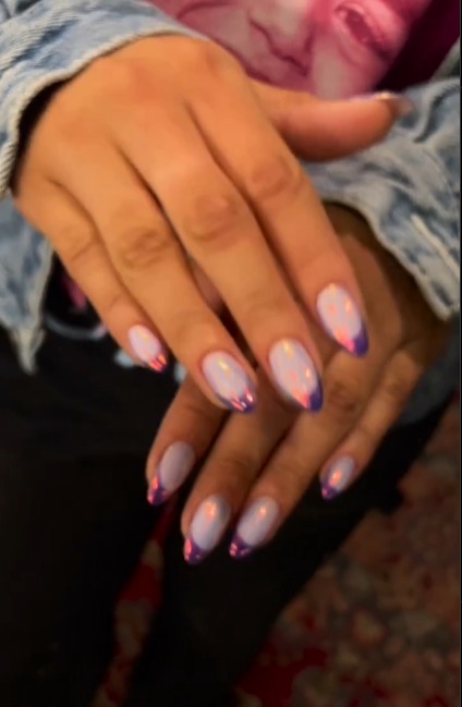Maisa exibe suas lilac moon nails