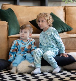 meninos de pijama