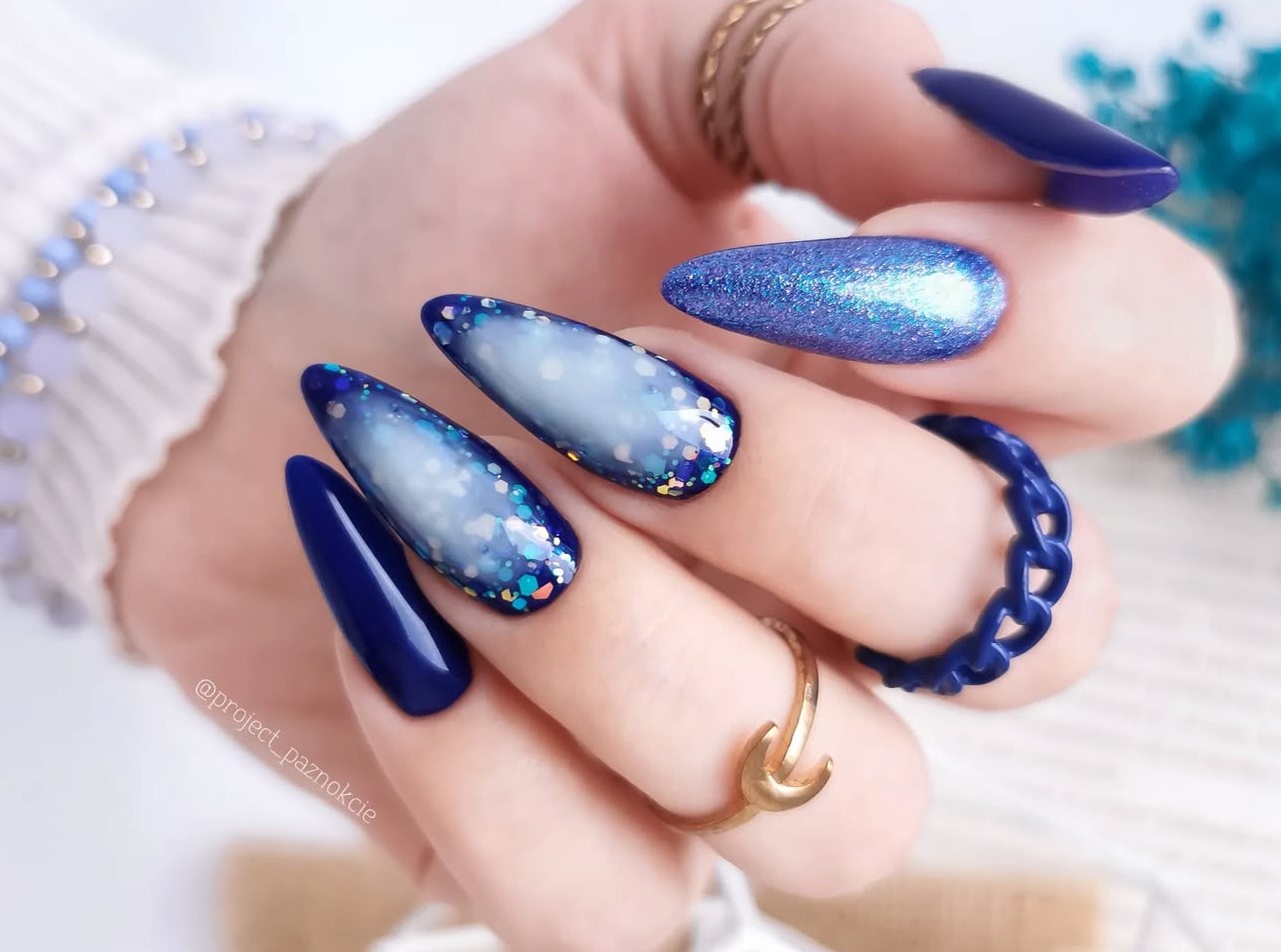 Unhas brilhantes para o carnaval 