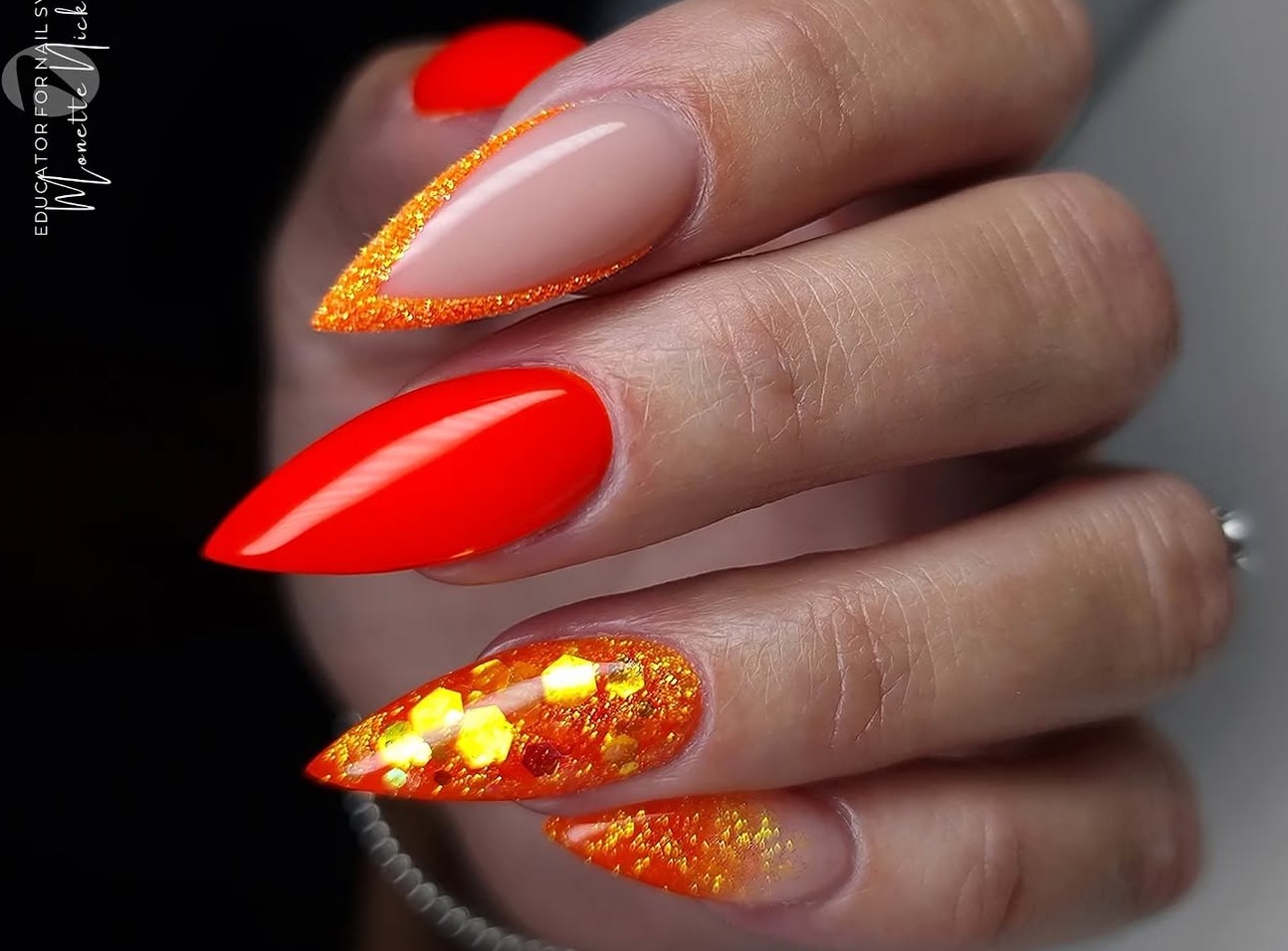 Unhas brilhantes para o carnaval 