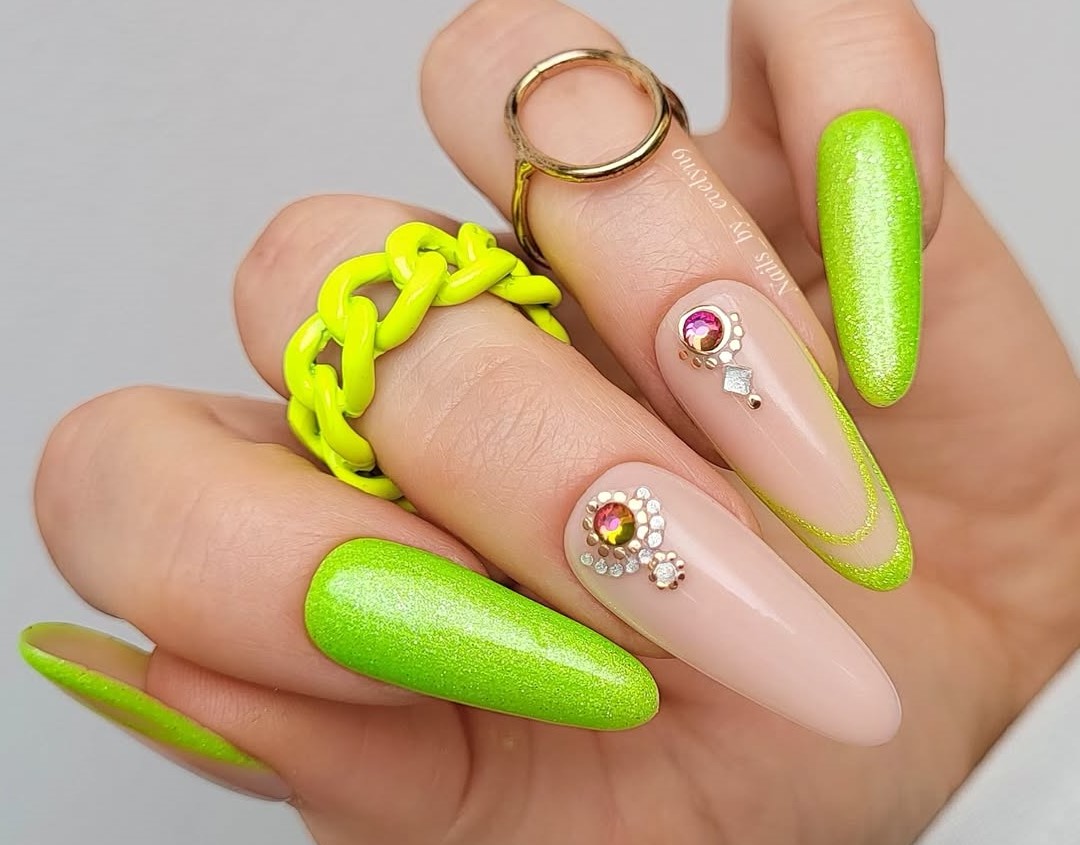 Unhas brilhantes para o carnaval 