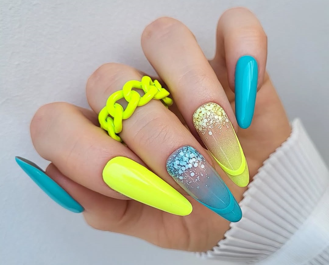 Unhas brilhantes para o carnaval 