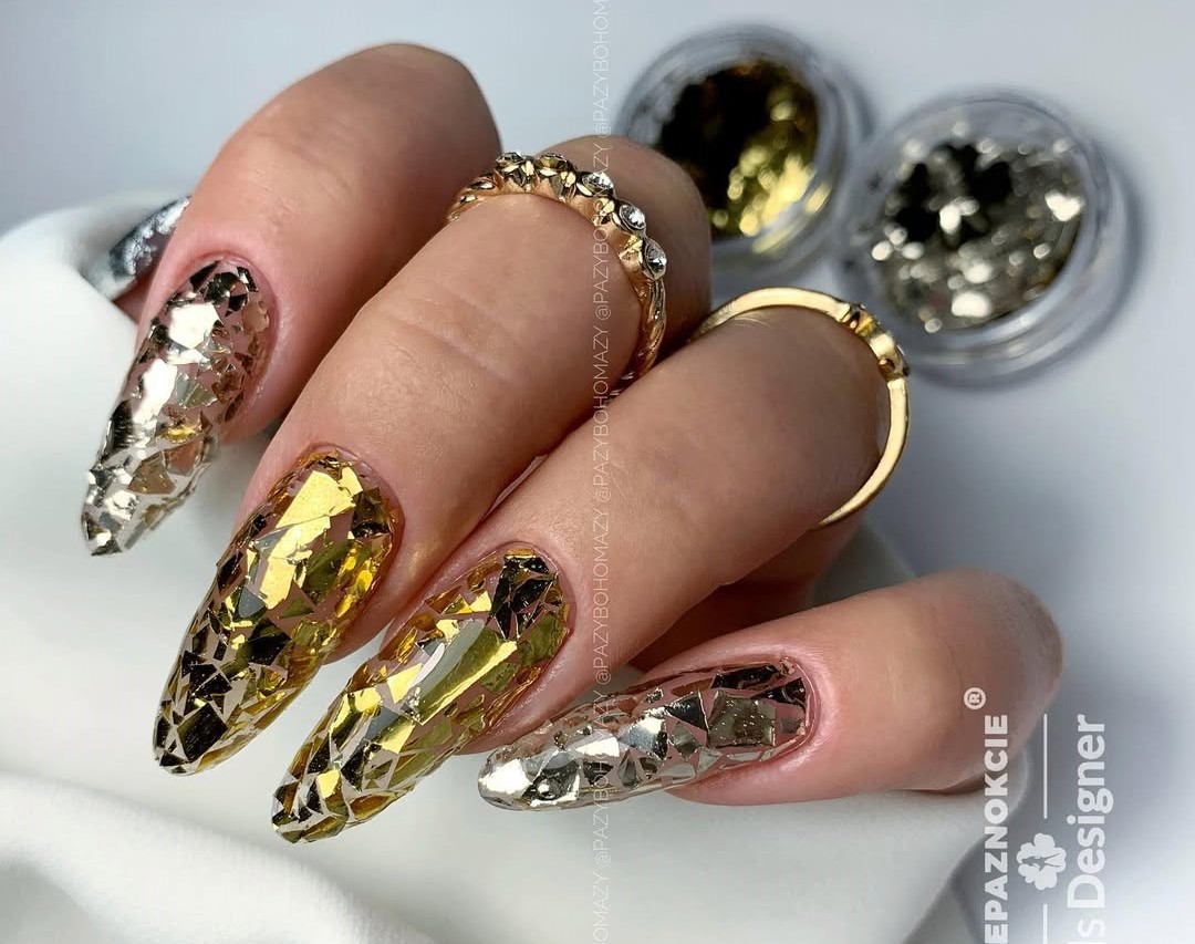 Unhas brilhantes para o carnaval 