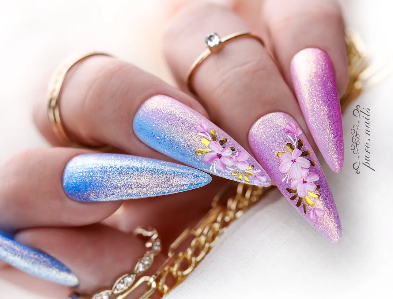 Unhas brilhantes para o carnaval